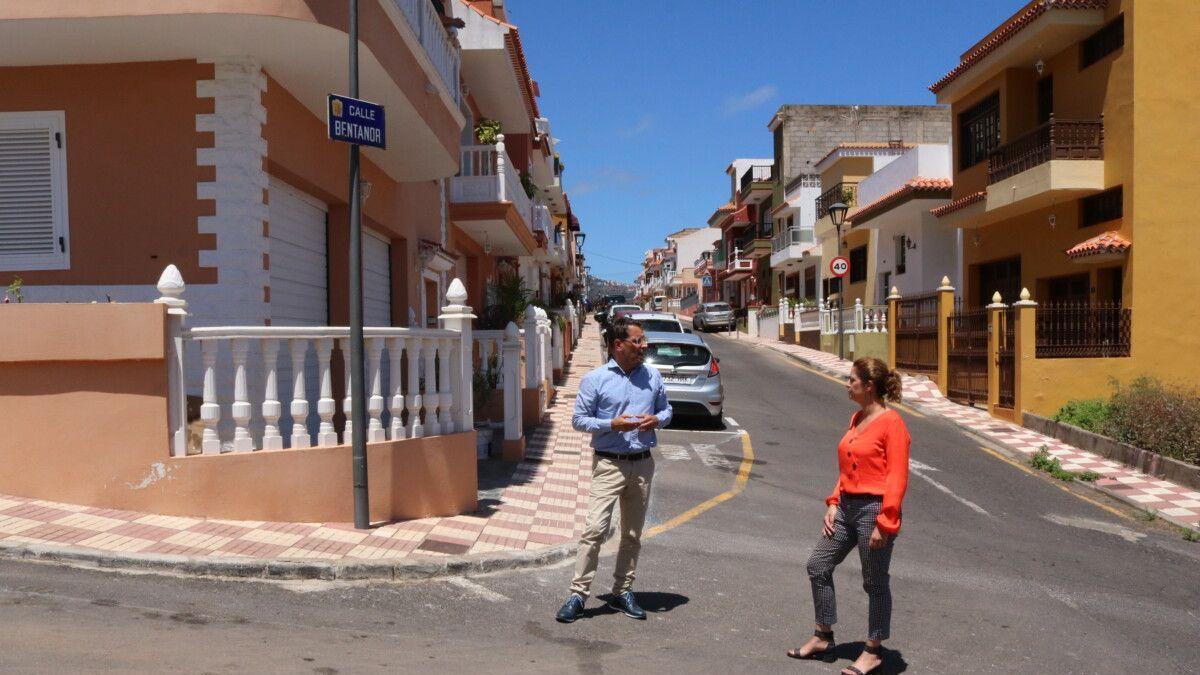 El alcalde, Adolfo González, inspecciona obras del 'Plan de barrios'