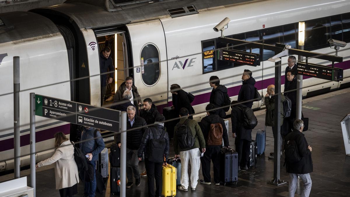 Pasajeros en la estación Delicias