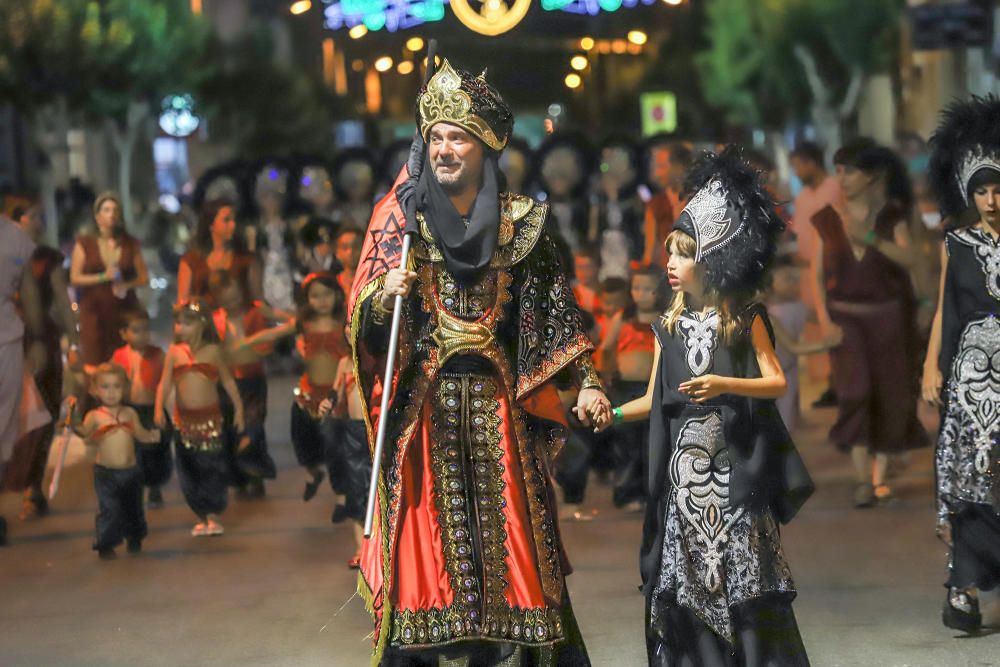 Espectacular entrada de Mora de las fiestas de Almoradí 2019