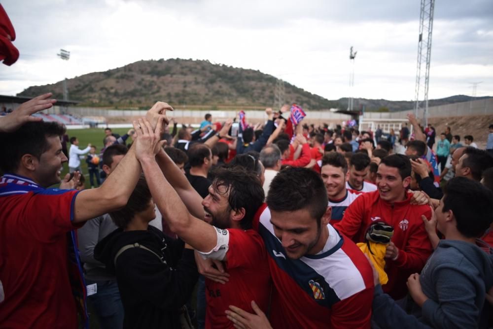 El Saguntino celebra el título de campeón