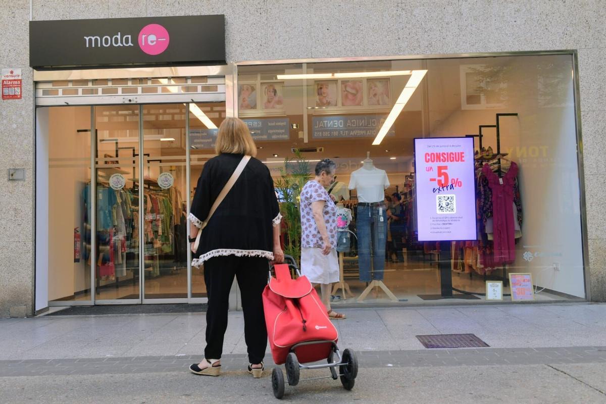 Inauguración de Arroupa Moda Re- en la calle Barcelona