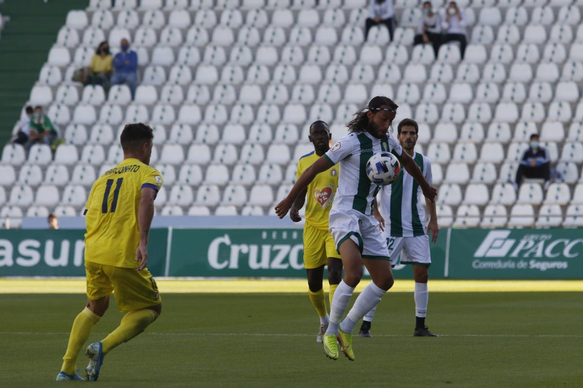 Mario Ortiz, en un choque contra el Lorca, en El Arcángel.