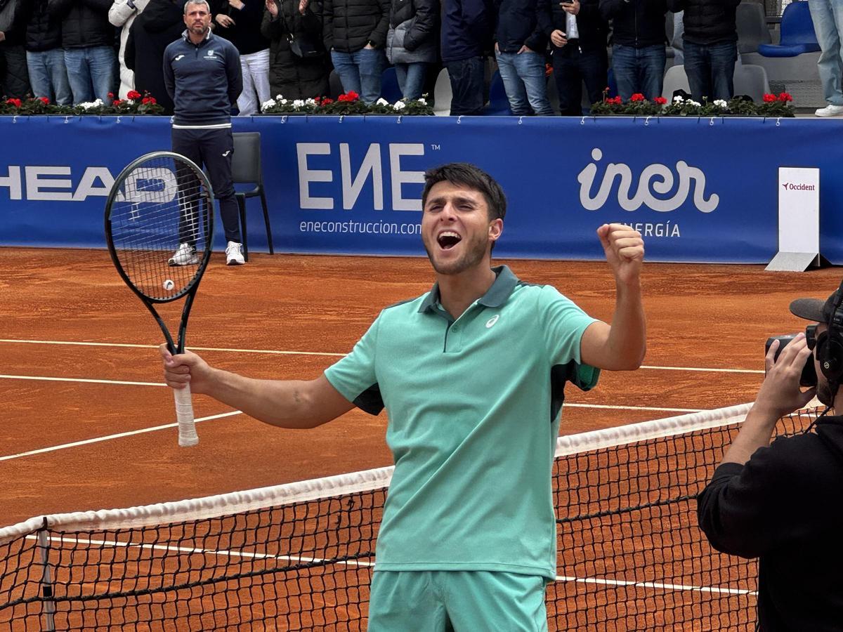 Llamas celebra el triunfo en Alicante