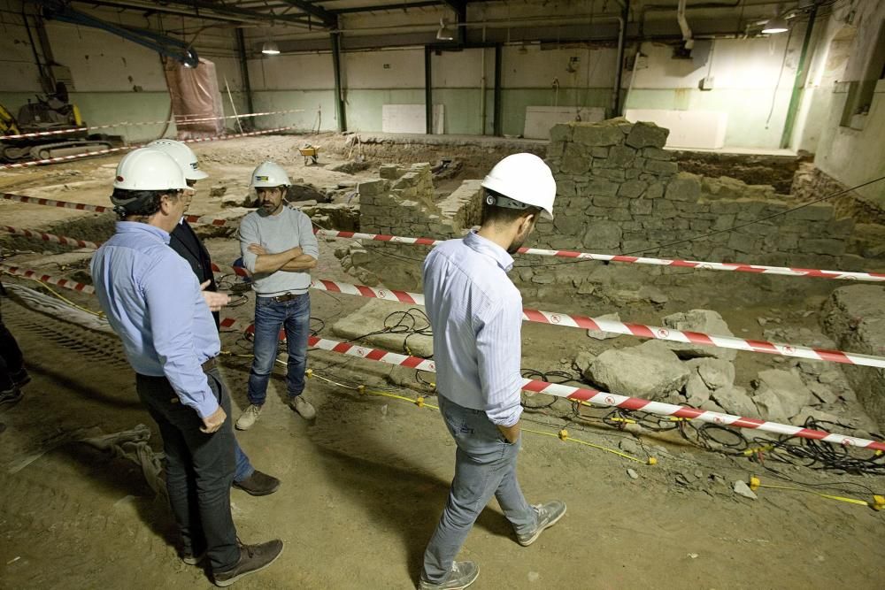 Visita de la alcaldesa de Gijón y los portavoces municipales a las obras de Tabacalera