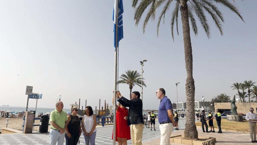 Barcala reivindica la calidad de las playas de Alicante en el acto de izado de las Banderas Azules