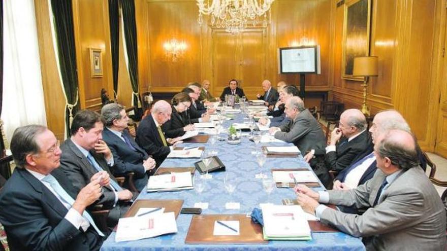 Los miembros del patronato de la Fundación Príncipe de Asturias que asistieron ayer a la reunión.