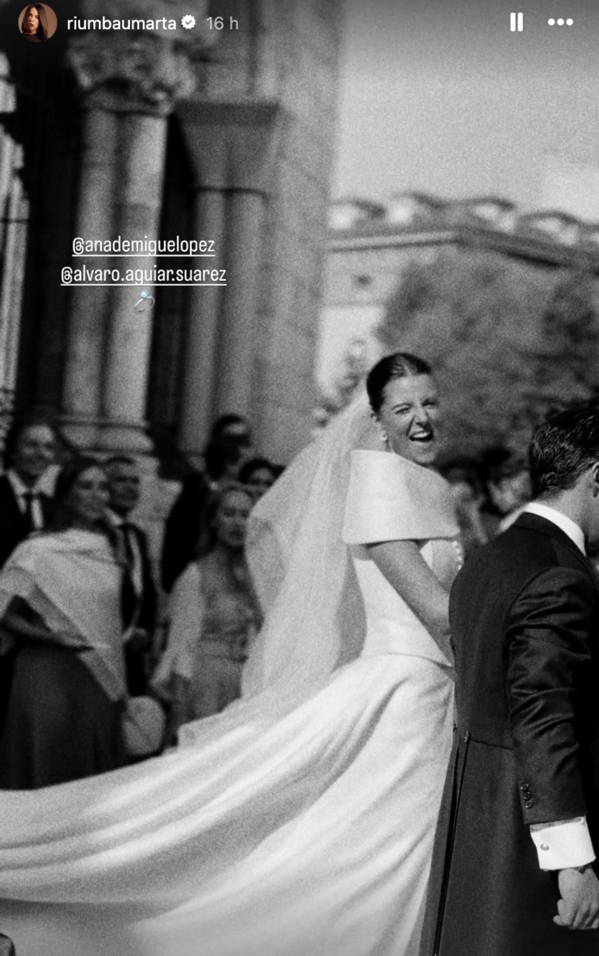 Redes sociales de Marta Riumbau durante la boda de Ana de Miguel