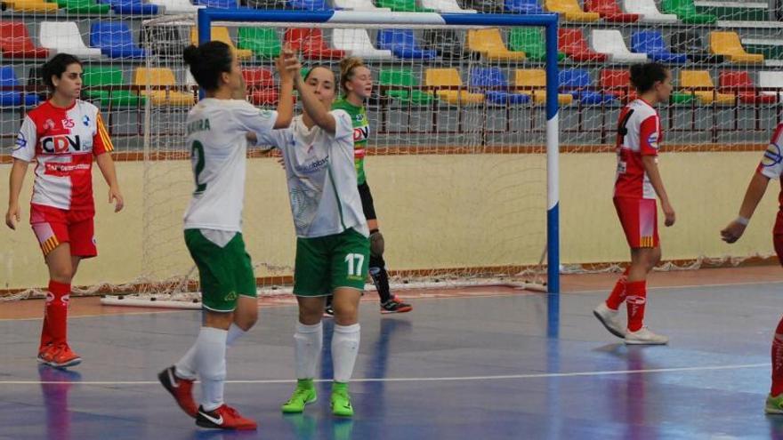 Las jugadoras del Joventut d&#039;Elx celebran un gol