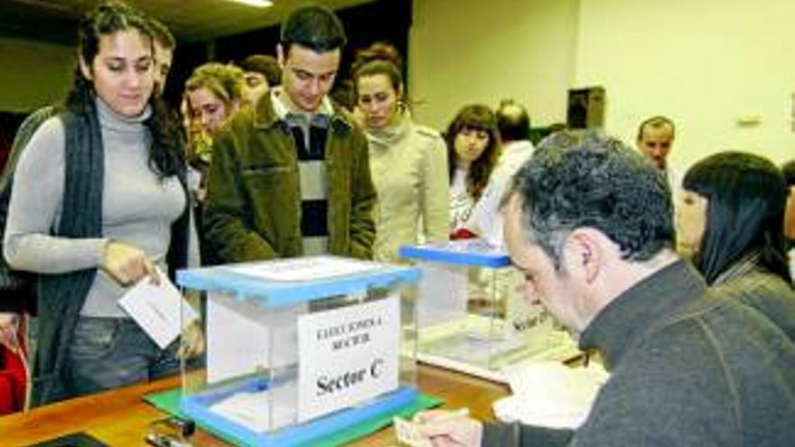 Las elecciones a rector del miércoles movilizarán a 23.000 personas de la Uex