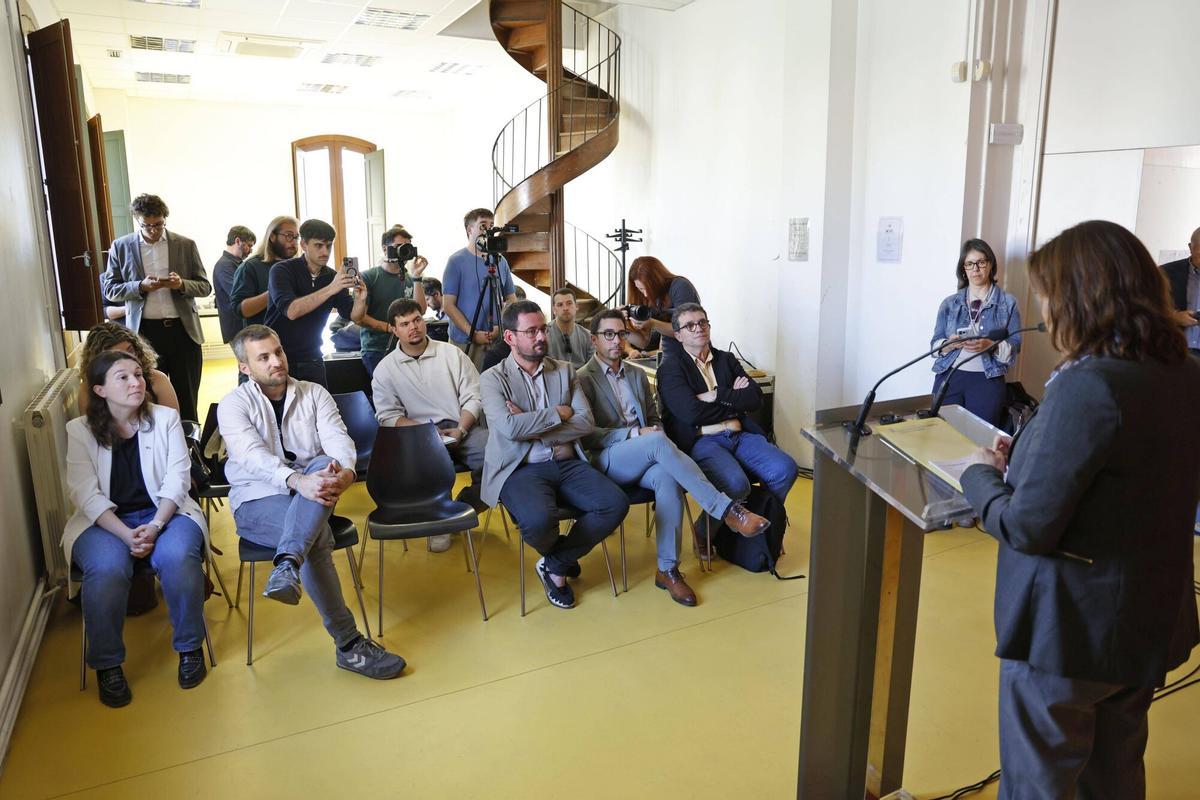Girona. Estacio Espai Jove i Parc Central. Presenten el conveni per posar plaques solars a la futura pergola solar del parc central. Transicio energetica. Lluc Salellas. Silvia Paneque. Sergi Cot. Daniel Perez.