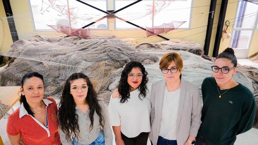 Ellas también navegan: las alumnas del Instituto Marítimo Pesqueiro de Vigo agarran con firmeza el timón