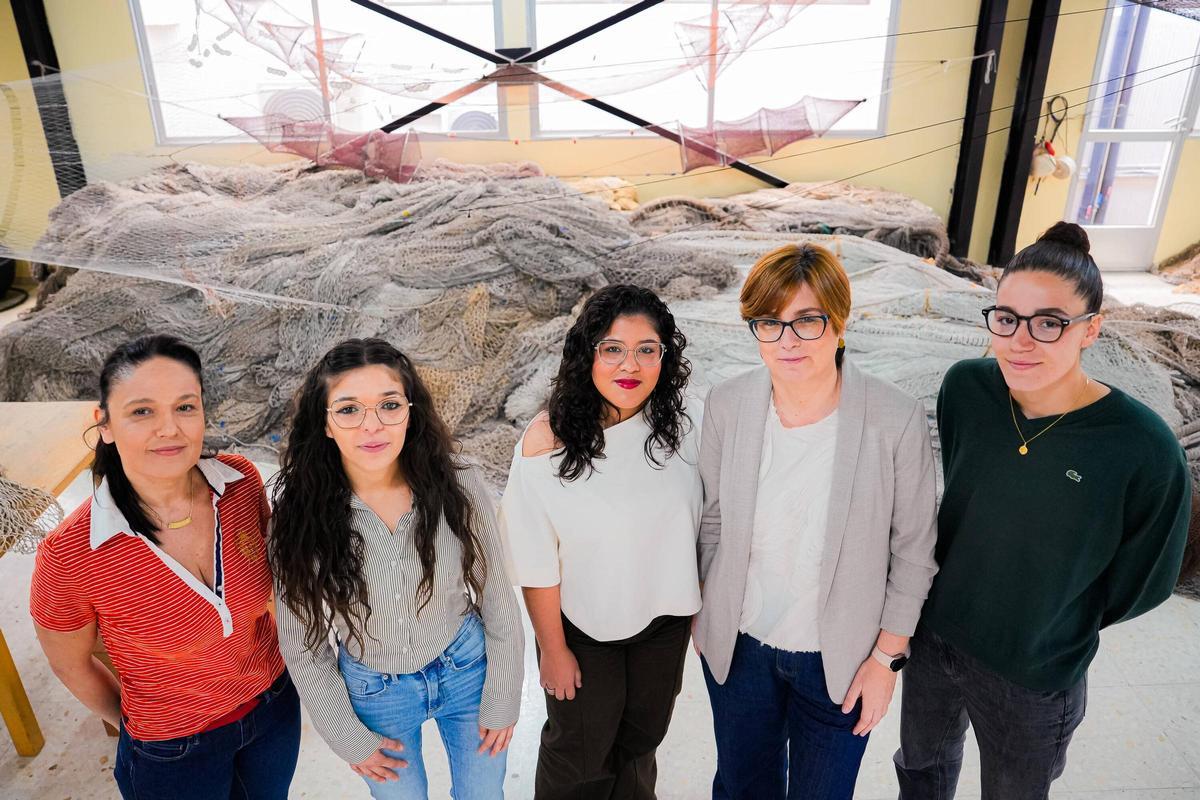 Alumnas y personal docente del Instituto Marítimo Pesqueiro do Atlántico.