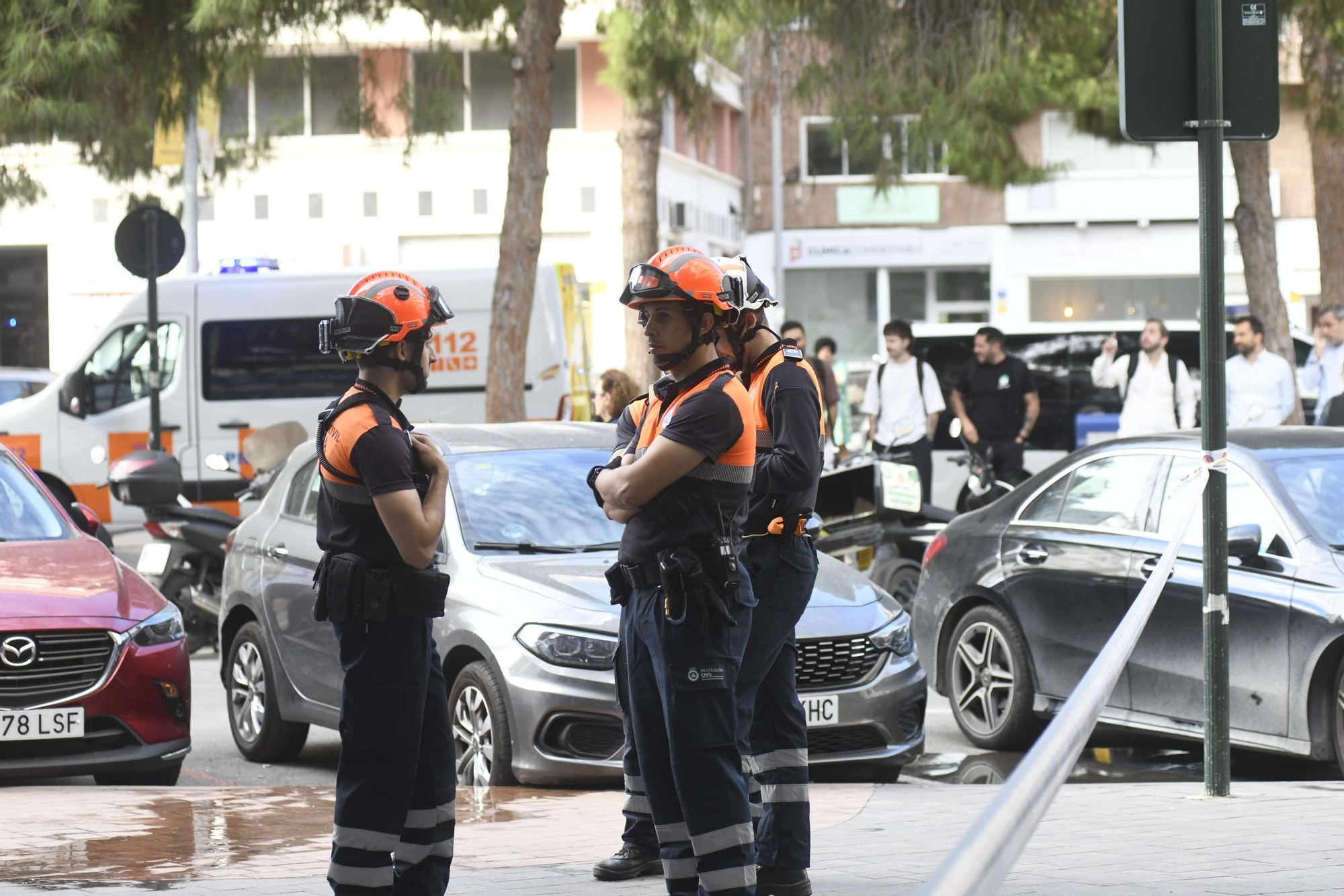 El incendio de un edificio en la Plaza Condestable, en imágenes
