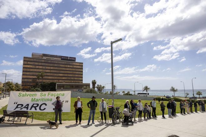 Más de 200 personas forman una cadena humana contra el macroproyecto de GESA al grito de “¡Parque sí, cemento no!”