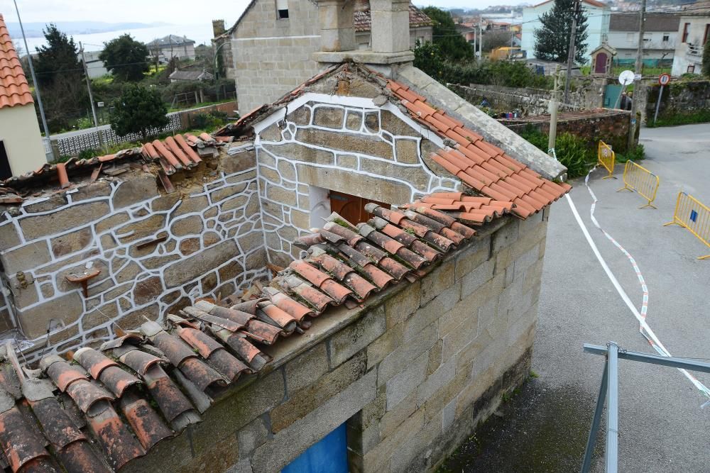 Se hunde el techo de la capilla de A Pedreira, en Cangas