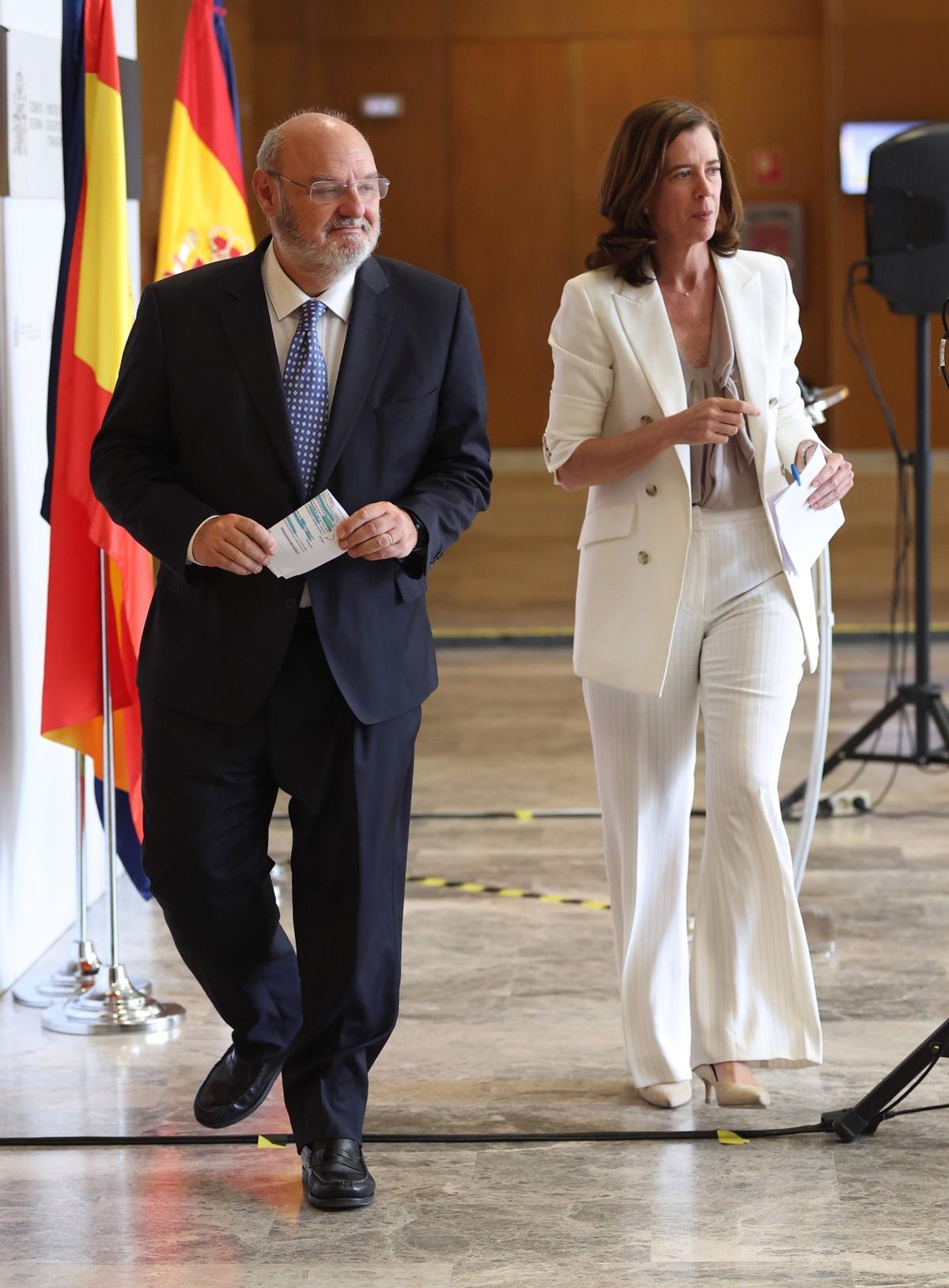 El director general de la CECA, José María Méndez, y la presidenta de la AEB, Alejandra Kindelán