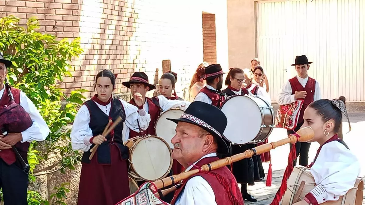Riofrío de Aliste venera a San Pedro, el patrono de la iglesia al que las labores veraniegas relegaron a un segundo plano