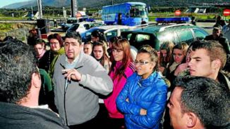 La Junta inmoviliza dos autobuses con 40 estudiantes