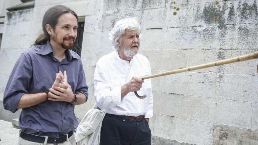 Pablo Iglesias, izquierda, y Beiras antes de su entrevista en julio en A Coruña.