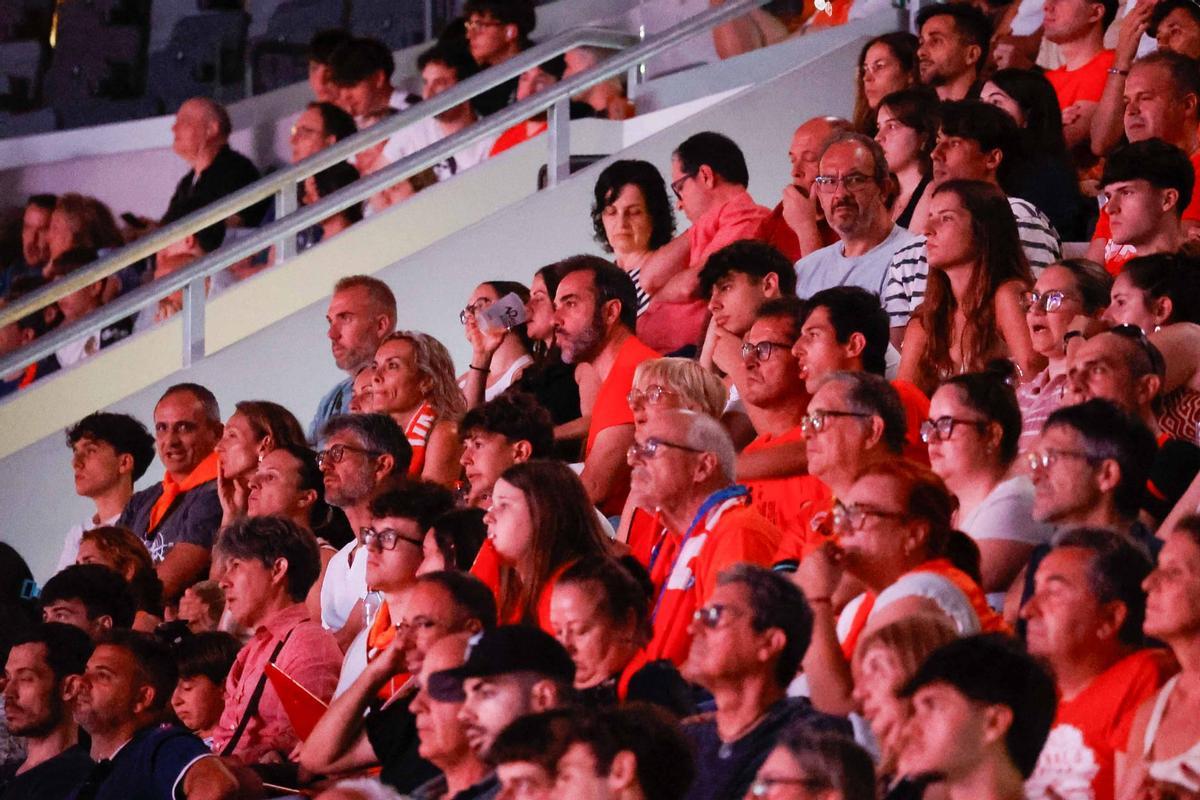 Búscate en la galería de Super: Así se vivió el Barça–Valencia Basket en el Roig Arena