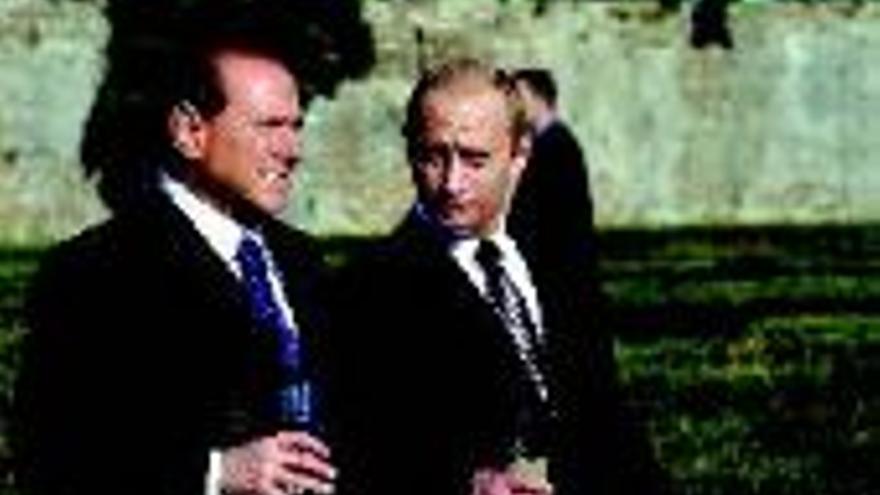 Berlusconi apoya la actuaciónde Putin en el conflicto de Yukos