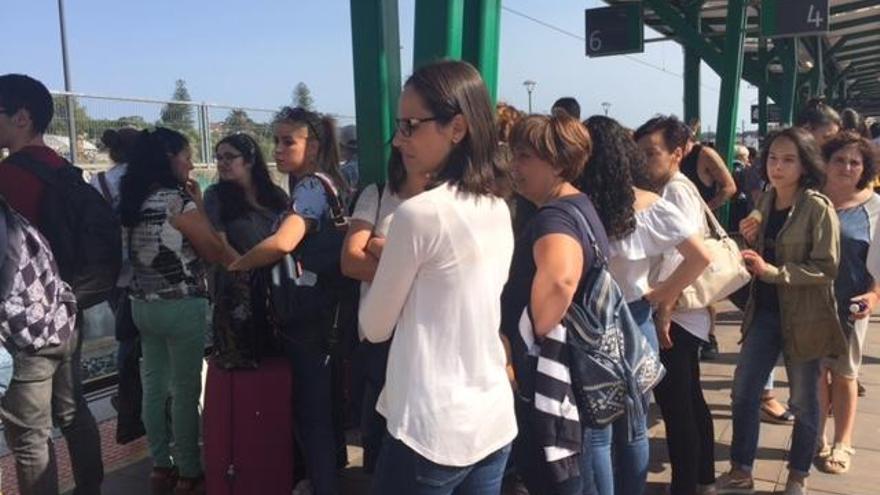 Una avería del tren de A Coruña a Vigo deja atrapados en Vilagarcía a más de un centenar de pasajeros