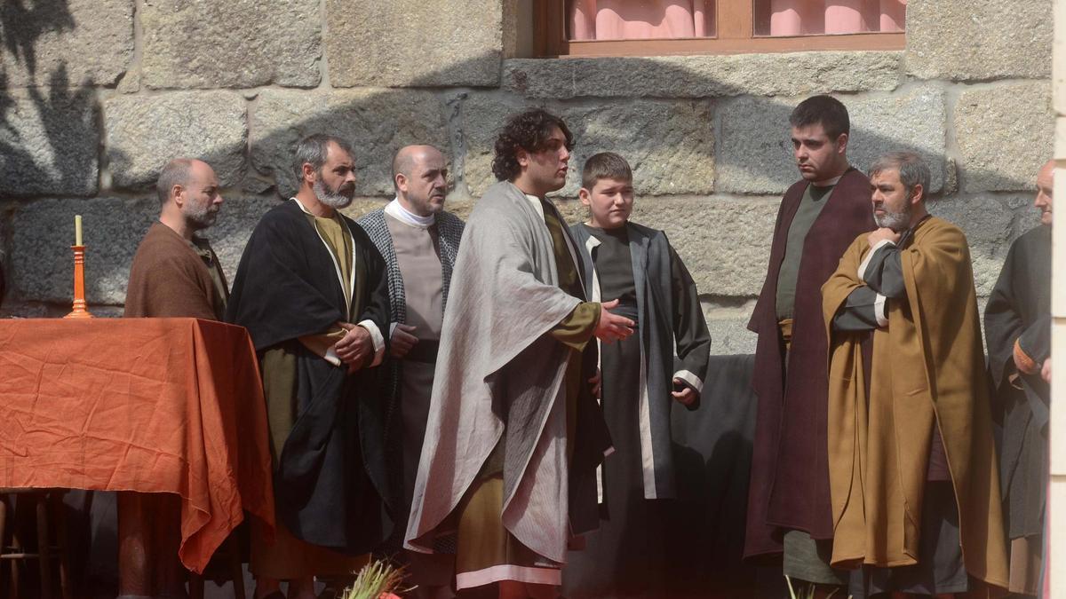 Representación del domingo de Resurrección durante la Semana Santa de Paradela 2022, en Meis.