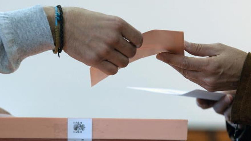 El 57,45% del electorado ejerce su derecho al voto en Orihuela frente al 48,73 de Torrevieja