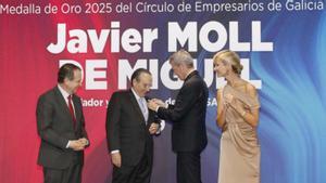 Els empresaris gallecs distingeixen amb la seva Medalla d’Or Javier Moll