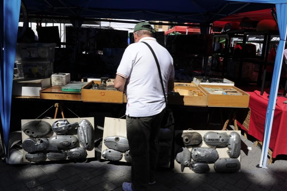 Lo coches antiguos conquistan  el Cuartel de Artillería