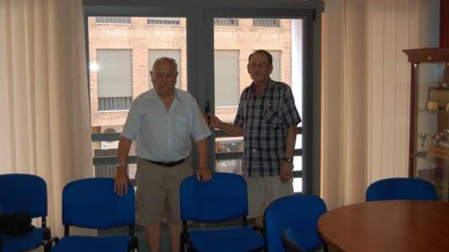El Centro Social Maestro Rodrigo ya cuenta con ventanales en su fachada tal y como pedía la asociación de jubilados