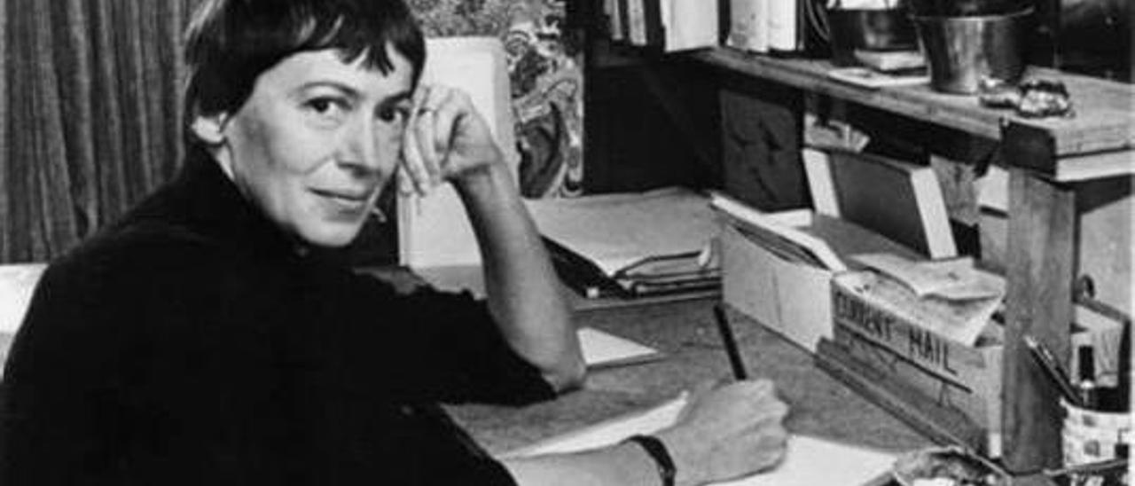 Ursula K. Le Guin en su despacho, en 1981.