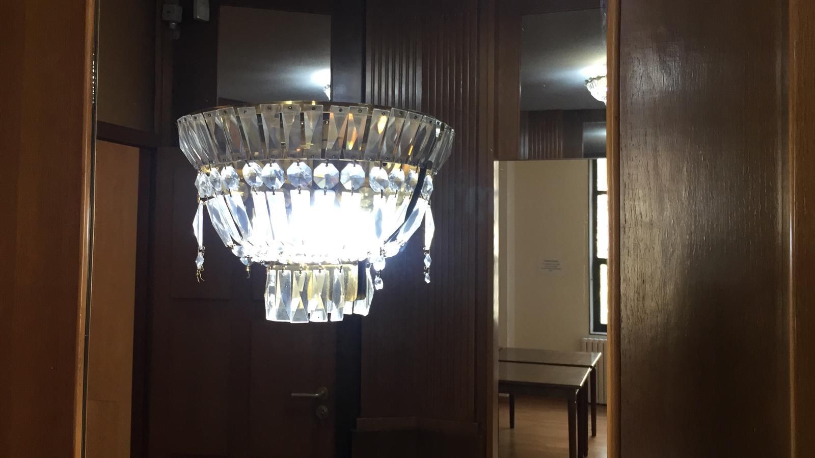 Las «rebajas» del Colegio de Abogados de Vigo: ponen a la venta muebles con historia