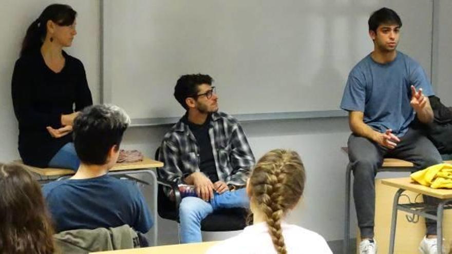 La directora Montse Rodríguez, l&#039;autor Daniel J. Meyer i l&#039;actor Albert Salazar van conversar amb els alumnes