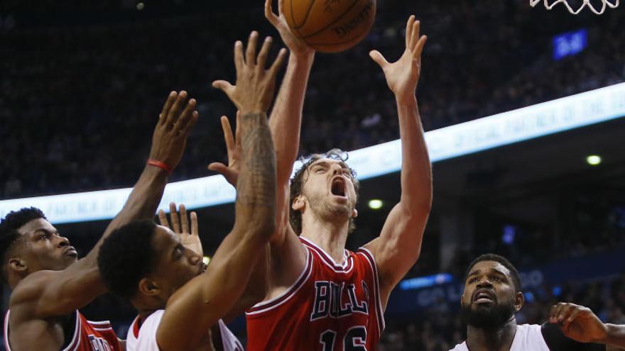 Los Bulls se imponen a los Raptors.