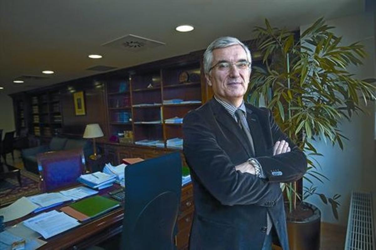 Gonzalo David García de Castro, al seu despatx en la delegació especial d’Hisenda a Catalunya. Gonzalo David García de Castro, al seu despatx en la delegació especial d’Hisenda a Catalunya.