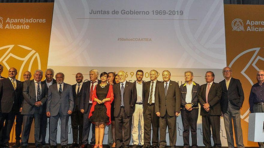 Foto de familia en el 50 aniversario del Colegio de Aparejadores.