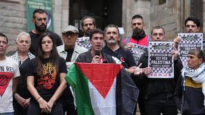 Miembros de la Taula Sindical de Catalunya en la rueda de prensa para explicar la huelga general convocada para el 15 de octubre en apoyo a Palestina.