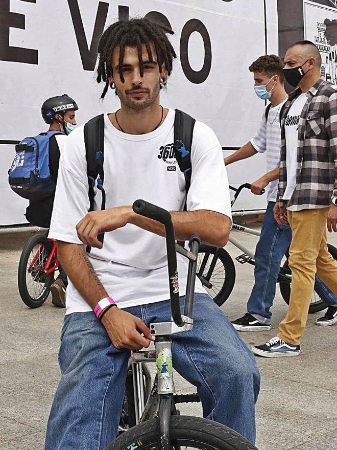 Liam Andreu en su BMX