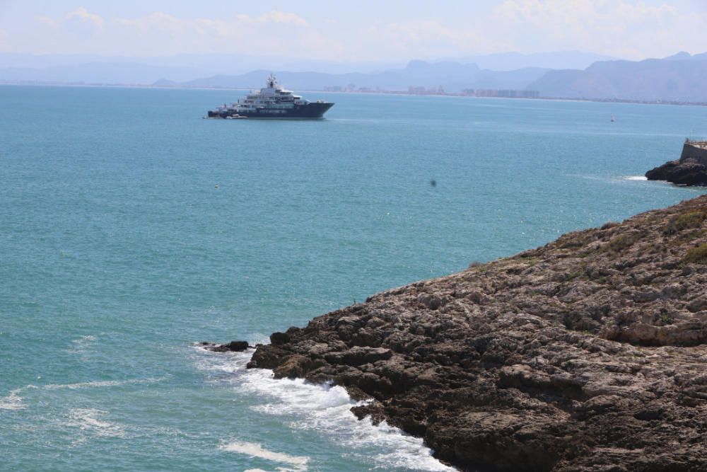 Ulysses, el cuarto yate más caro del mundo fondea en Cullera