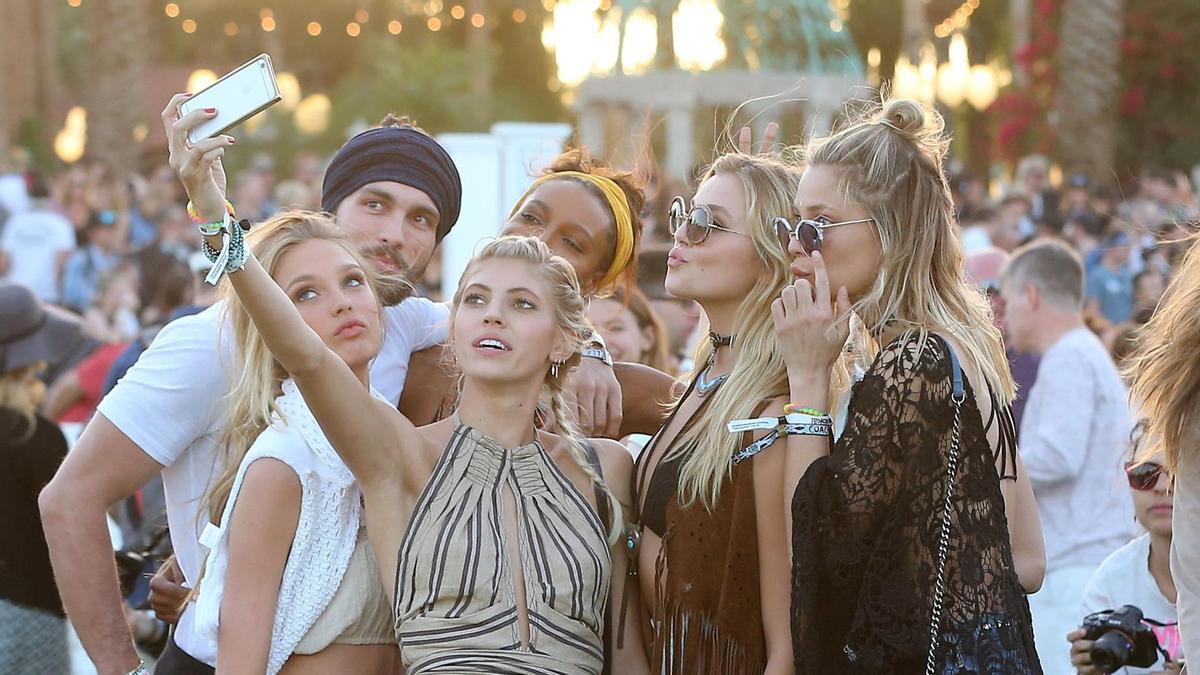 Devon Windsor, Rachel Hilbert, Romee Strijd, Anouk van Kleef y Jasmine Tookes en Coachella 2016