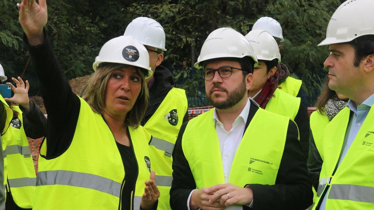 Núria Marín y Pere Aragonès durante su visita a las obras del nuevo CAP este miércoles