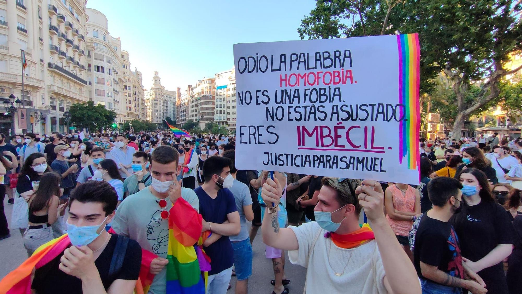 Manifestación pidiendo #JusticiaparaSamuel y contra la homofobia en València