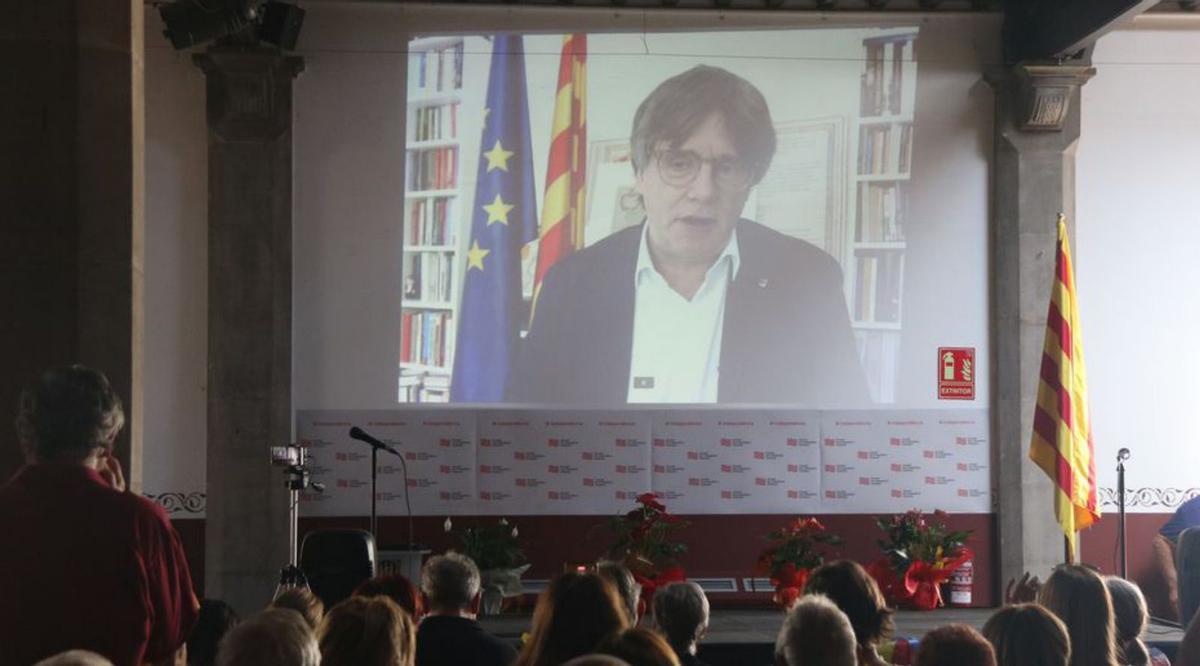 Puigdemont: "Alguns hem de lluitar amb  una mà lligada"