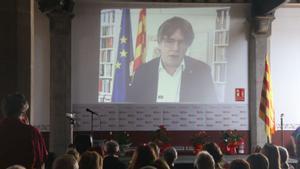 Puigdemont: "Alguns hem de lluitar amb  una mà lligada"