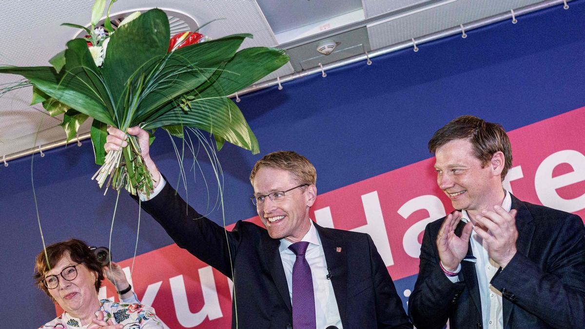 Daniel Guenther (C), Schleswig-Holstein's State Premier and top candidate of the Christian Democratic Union (CDU) addresses supporters after exit polls for the Schleswig-Holstein state elections were announced on TV at the CDU headquarters in Kiel, northern Germany, on May 8, 2022. (Photo by Axel Heimken / AFP)