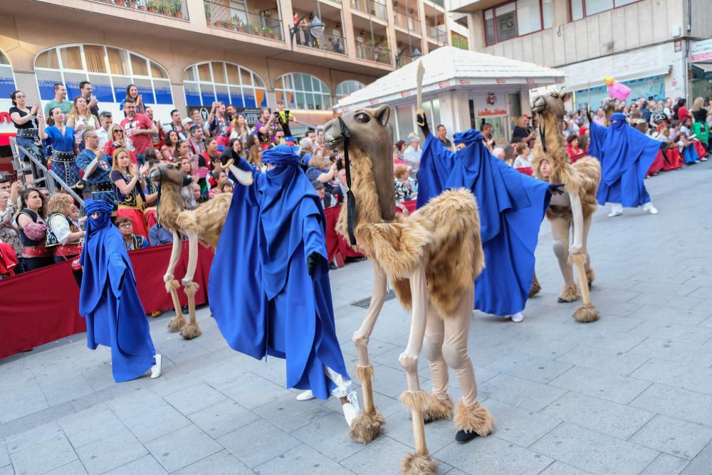 El boato de los Moros Marroquíes se cerró con los guardianes de la maga encerrados y el ejército de camellos.