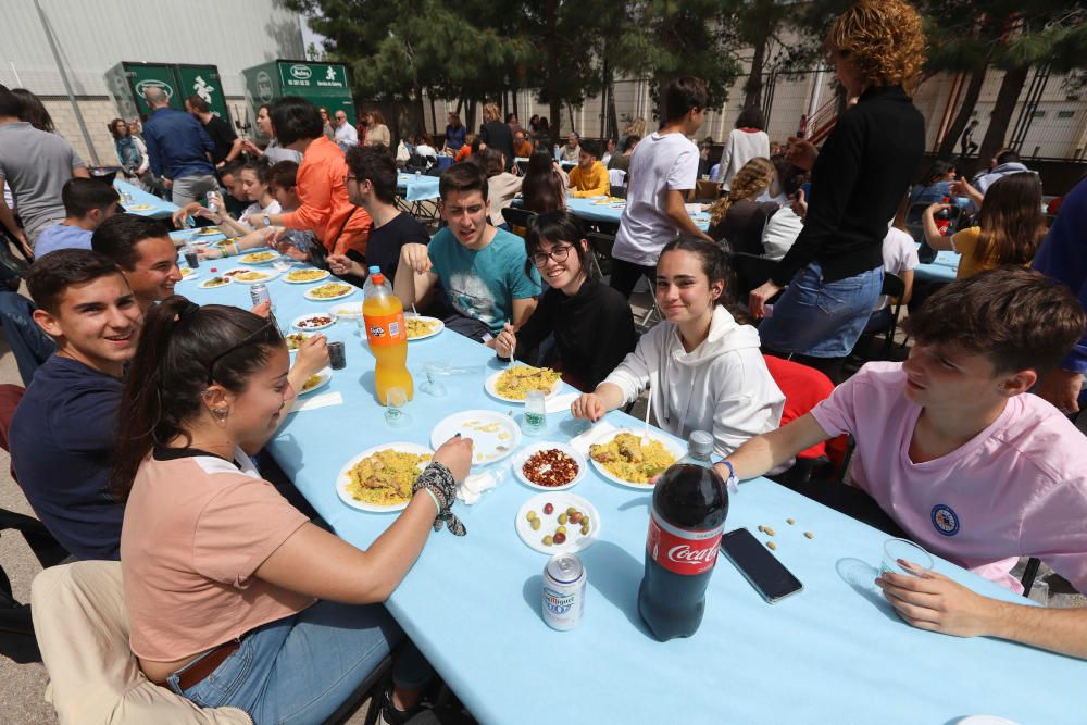 Homenaje a los directores del IES Jorge Juan de Sagunt y paella en el patio