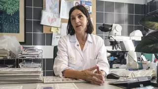 Carmen Camacho, jefa del servicio de Anatomía Patológica del Complejo Insular-Materno: "Nuestros estudios ayudan a los oncólogos a elegir el tratamiento más adecuado"
