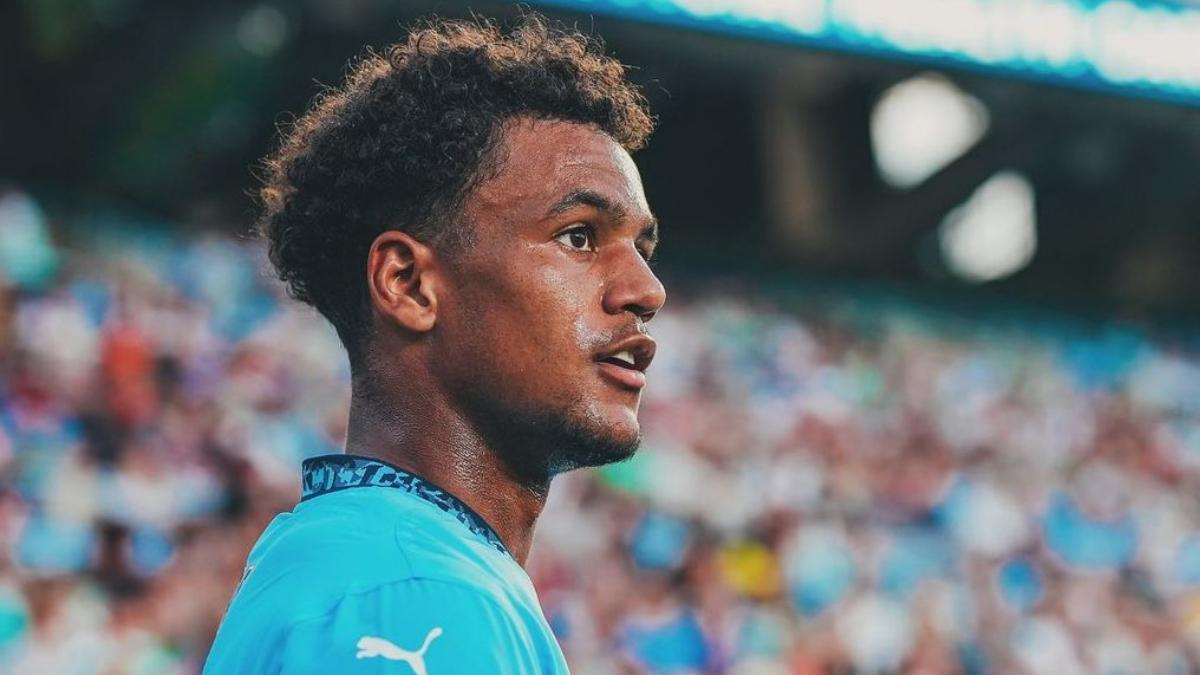 Oscar Bobb brilló en el primer test de pretemporada del City marcando un gol y repartiendo dos asistencias